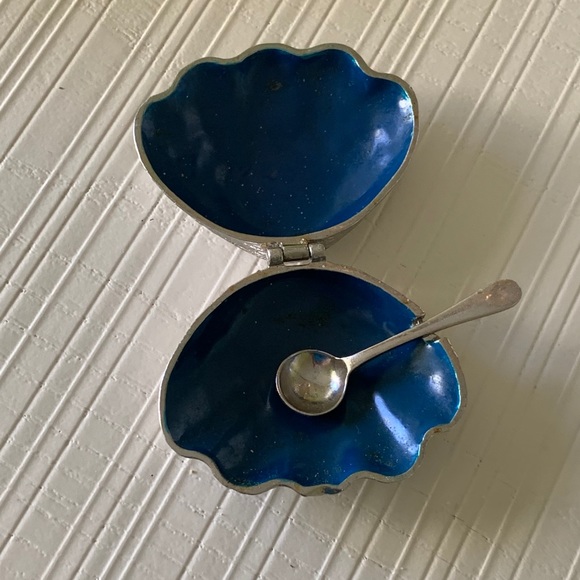 Anthropologie shell salt and pepper dish - Picture 5 of 5